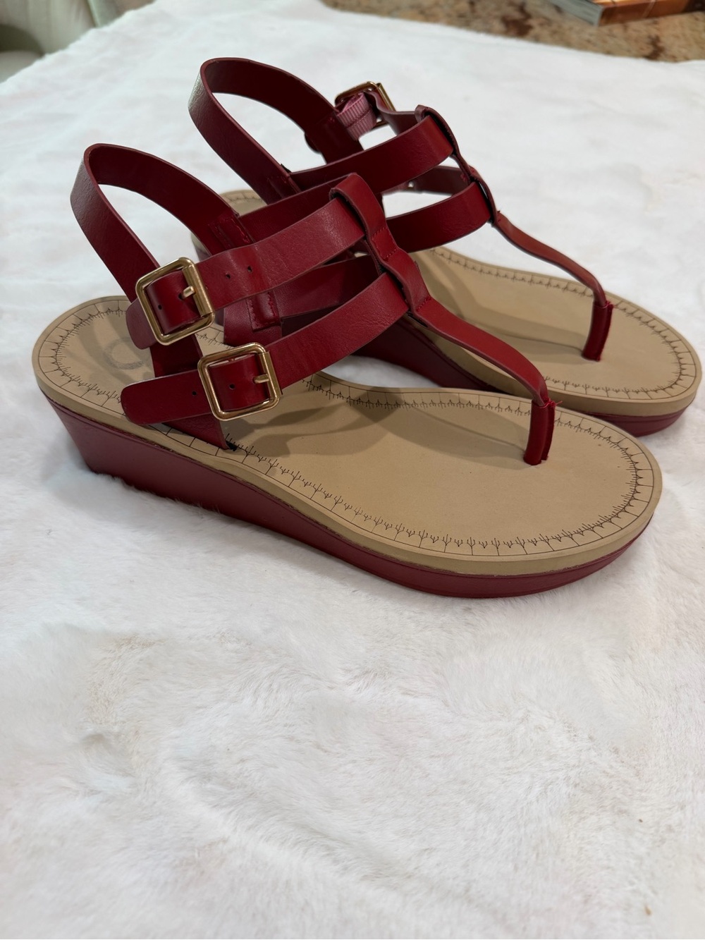 Journee Collection Red Thong Wedge Sandals with Double Buckles Size 7.5